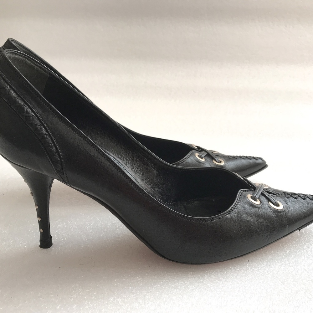 Spectacular Yves Saint Laurent leather pumps. Size 42